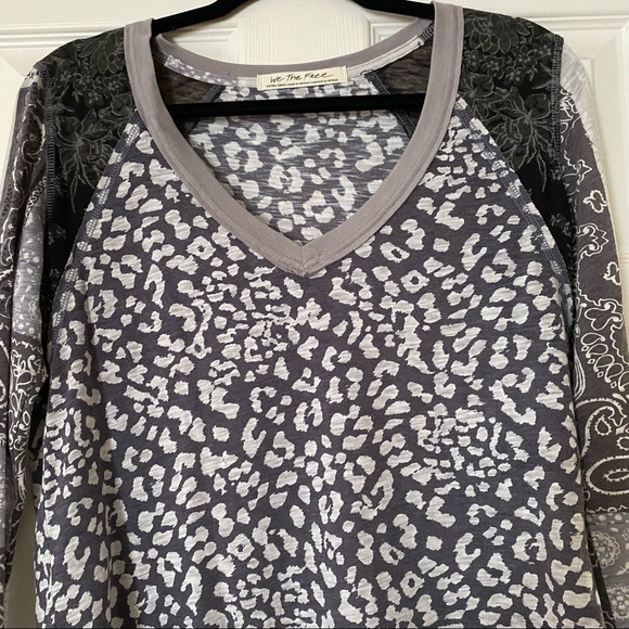 We the Free L/S V-neck Tee NWOT - Picture 4 of 10